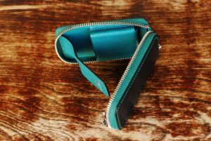 スクエア型ファスナーキーケース